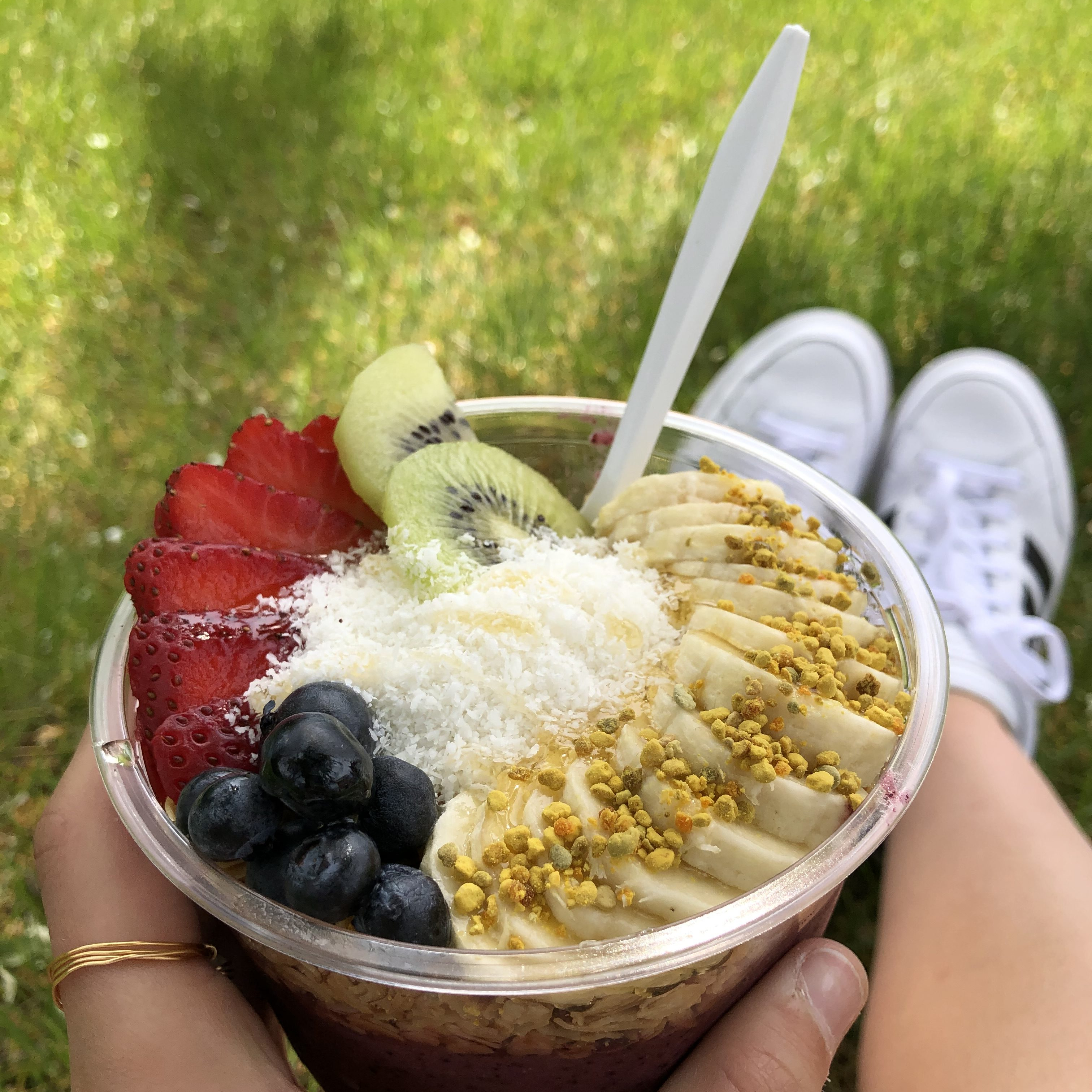how many calories is in an acai bowl